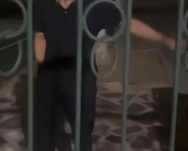 西安交大保安阻止学生用留学生专用垃圾桶还骂不懂事，学校回应了