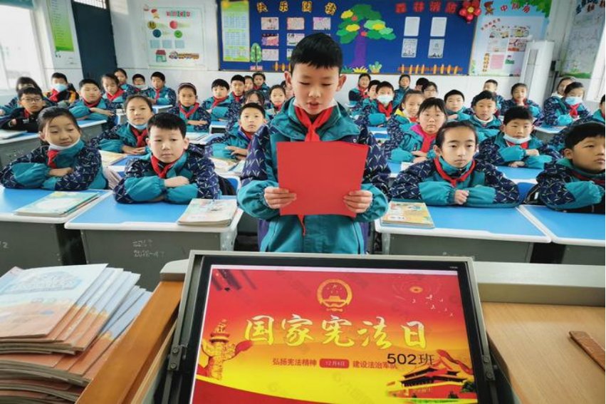 列选项中,哪一项不是我国宪法的明文规定?