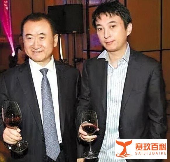 王思聪炫富翻车，千万名表被扒是借来的，万达曾被曝大规模裁员