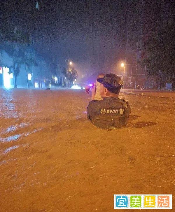 洪水中托举，个人一等奖！