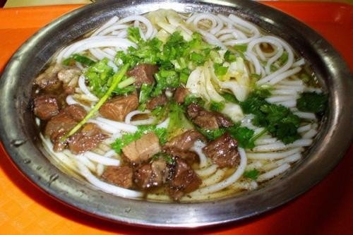 贵州两家牛肉粉店老板“串通”涨价1~2元,这种行为是否该被监管处罚?