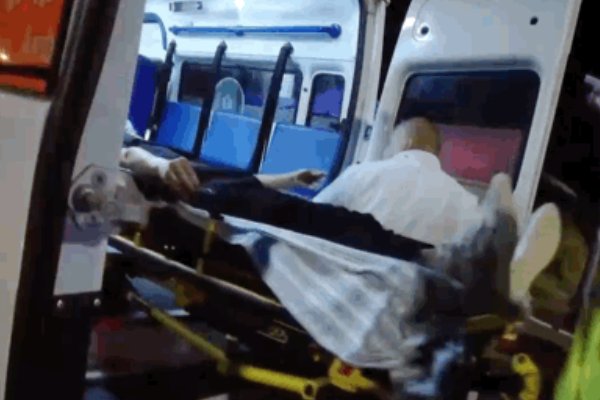 悲痛到四肢抽搐浙江男子其妻已去世，需要多久才能走出悲痛的阴影？