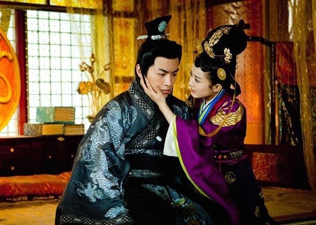 中国历史上唯一的女相陆令萱，为何能让北齐的一众奸臣佞贼唯命是从呢？