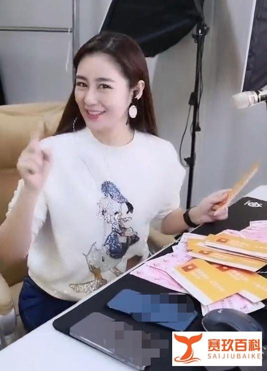 “王小蒙”近况,发文伤感互不打扰疑告别!难道离婚了?