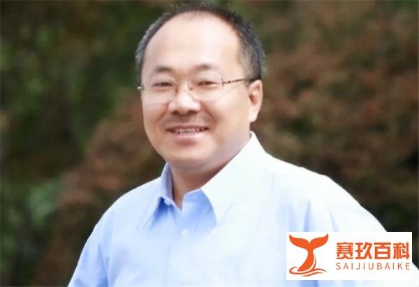 白天他是央媒的“笔杆子”，晚上他是潜伏30年的“日本间谍”