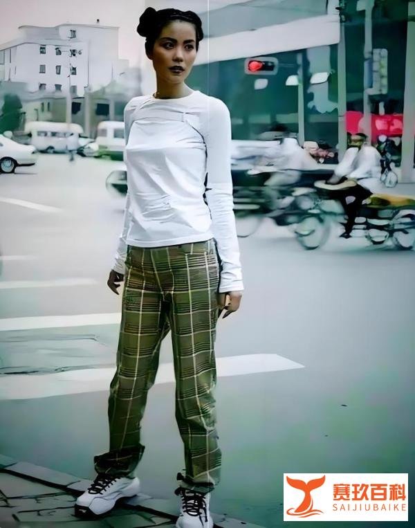 28岁王菲旧照曝光！1997年北京西单时尚icon，原名王靖雯