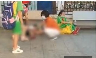 广州幼儿园附近持刀伤人事件的嫌犯被捕了吗？