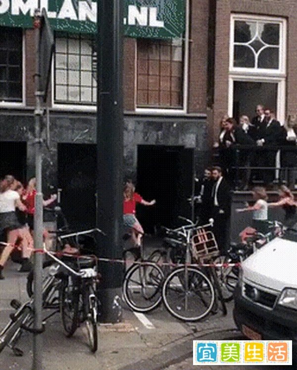 17岁少年买不到回国机票就攻击航司系统，获刑四年