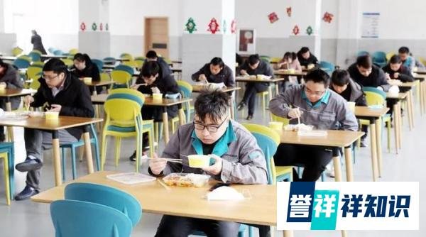 公司食堂将员工自带碗筷丢地上，公司回应：为了清洗碗架！