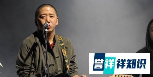 歌手郝云疑婚内出轨，与美女牵手打闹共返爱巢