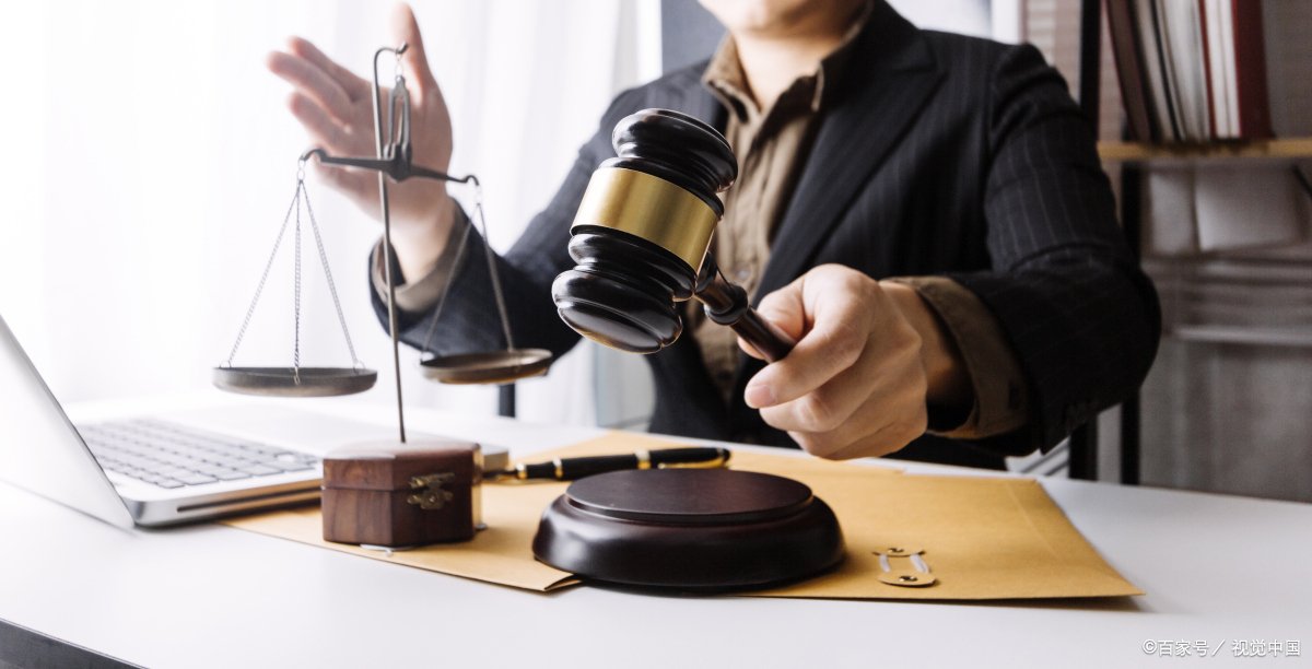 因打架造成对方轻伤，谅解费对方要30万，构成敲诈勒索罪吗？