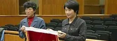 3名男子强行闯入女宿舍，打工妹持刀刺死一人，法院判其无罪