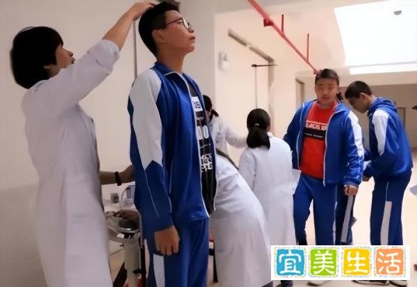 山东高中生平均1米8引热议，1米83不算高，如何帮娃长个子？