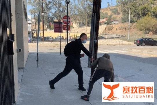 中国教授在美用功夫击退持枪劫匪！校方称其已找到住所很安全
