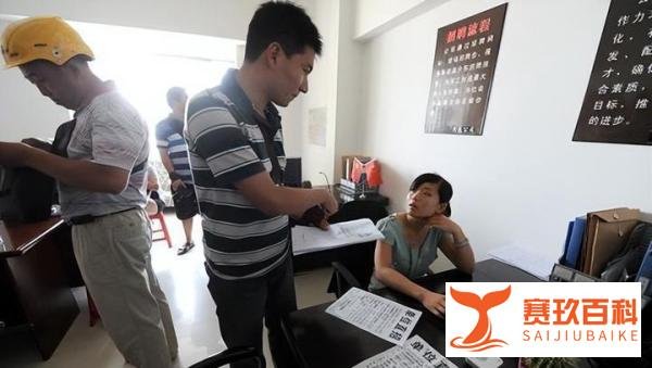 临时工过劳猝死,经查中介多年零人参保,底层打工者权益如何保障