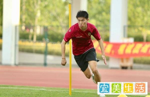 5年从进攻核心到黯然退役！29岁前超新星一步走错，满盘皆输！