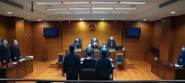 女子拍摄军用设施发给境外人员获刑