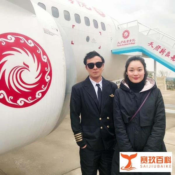 吴镇宇宣布退出微博，网友爆料他到四川天航高校当老师了？