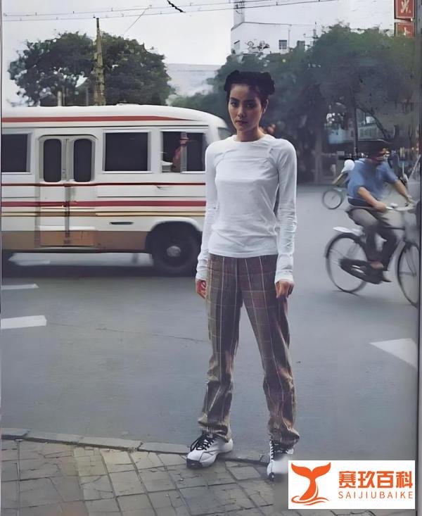 28岁王菲旧照曝光！1997年北京西单时尚icon，原名王靖雯