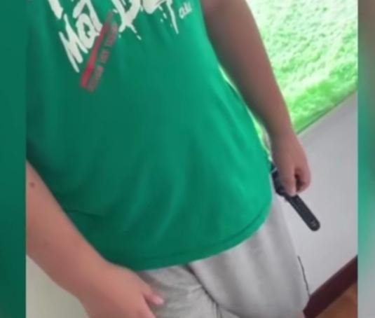 孕妇遭前夫定位跟踪纠缠6年，前夫教孩子辱骂妈妈未果暴打孩子