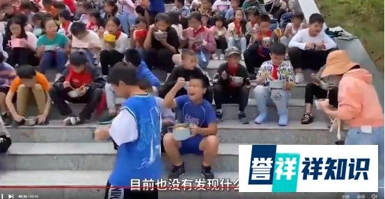 四川幼儿园小朋友在地震中有序撤离