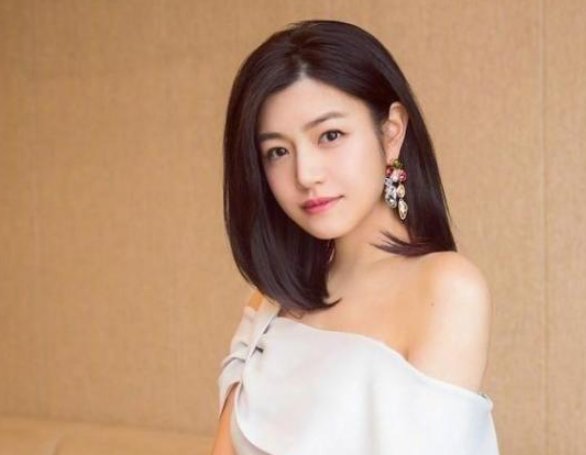 陈晓错转陈妍希微博：最好的爱情无需刻意证明，默默陪伴就好，你怎么看？