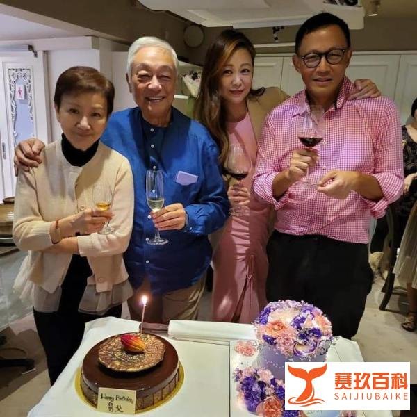 王馨平为舅父庆生，87岁曾江精神十足状态超好，周慧敏留言送祝福