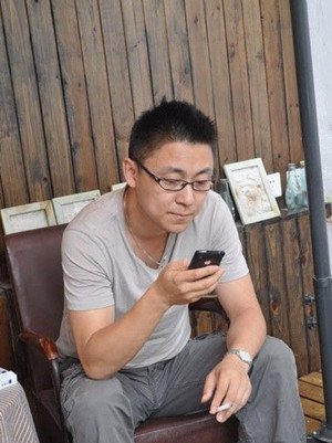爱情公寓的大师兄角色是日本人吗