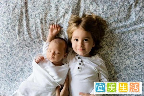 三孩生育政策正式入法--《人口与计划生育法》的最新修改。