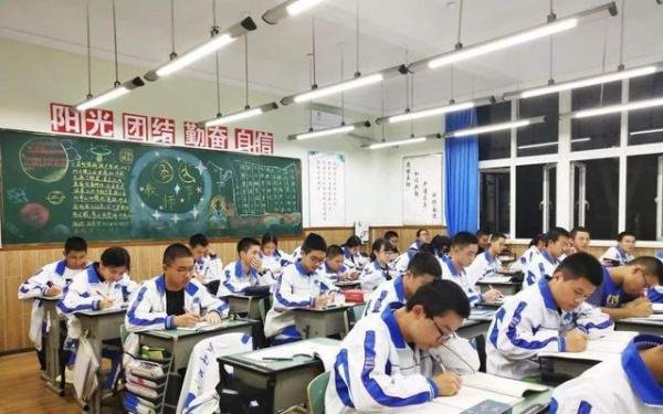 高三学生因被停课喝下百草枯身亡