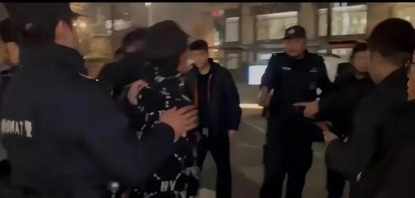 黄金打劫案后续：嫌疑人9分钟被抓捕，称有豁免权！或疑有精神病