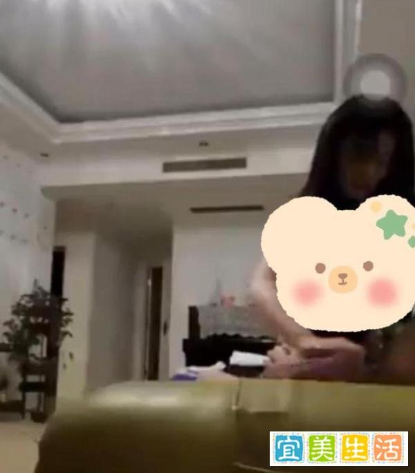 女业主带同事回家偷荤，拍下不雅视频，误发到业主总群，尴尬了！