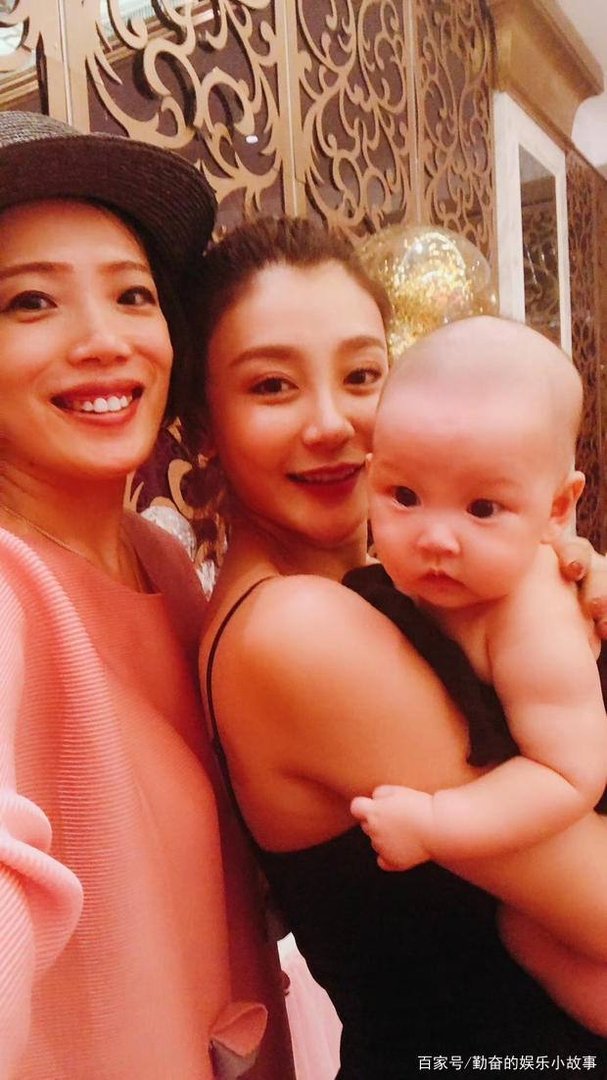 曹云金与妻子离婚时,为她转账500万,两人现状如何?