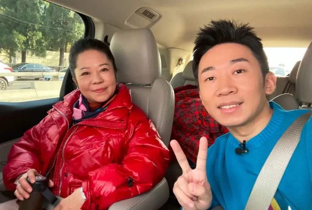 喻言妈妈宣布代管后援会，妈妈是“粉头”，你怎么看？