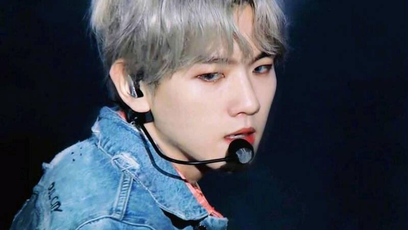 EXO摸头照只剩下边伯贤和吴世勋了，其他人哪去了？