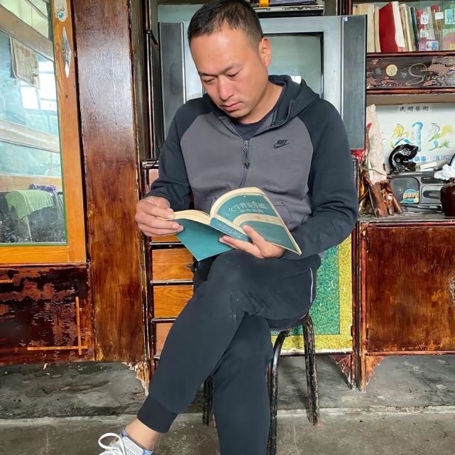 火出圈的“张同学”是男版“李子柒”吗？