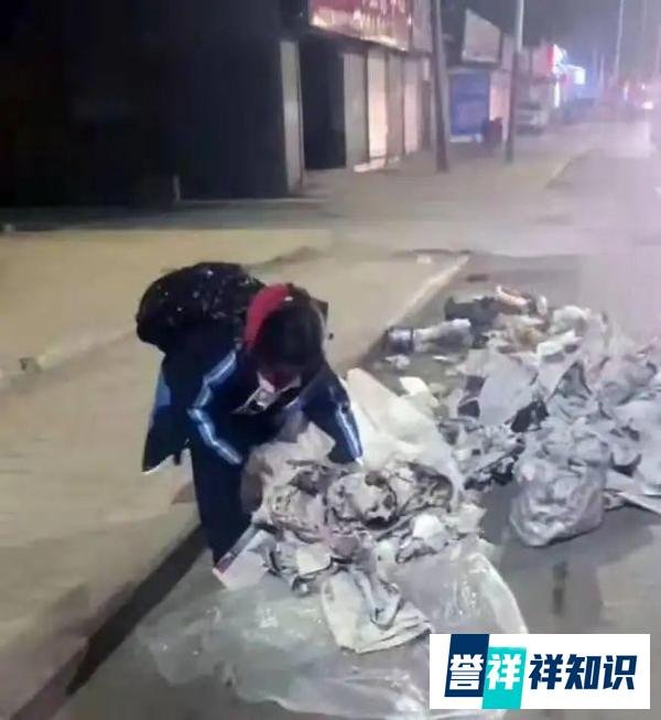 14岁的小姑娘独自在寒冷的夜晚捡废品，靠捡废品撑起她们那残破的家。