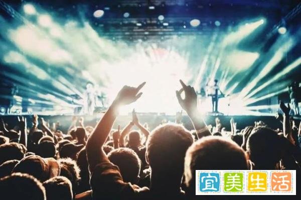 吴亦凡粉丝“劫法场”:走火入魔背后是自我的迷失