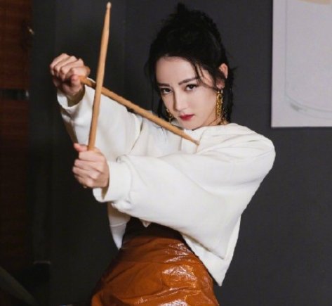 迪丽热巴与任嘉伦为新剧聚餐，两人的关系如何？