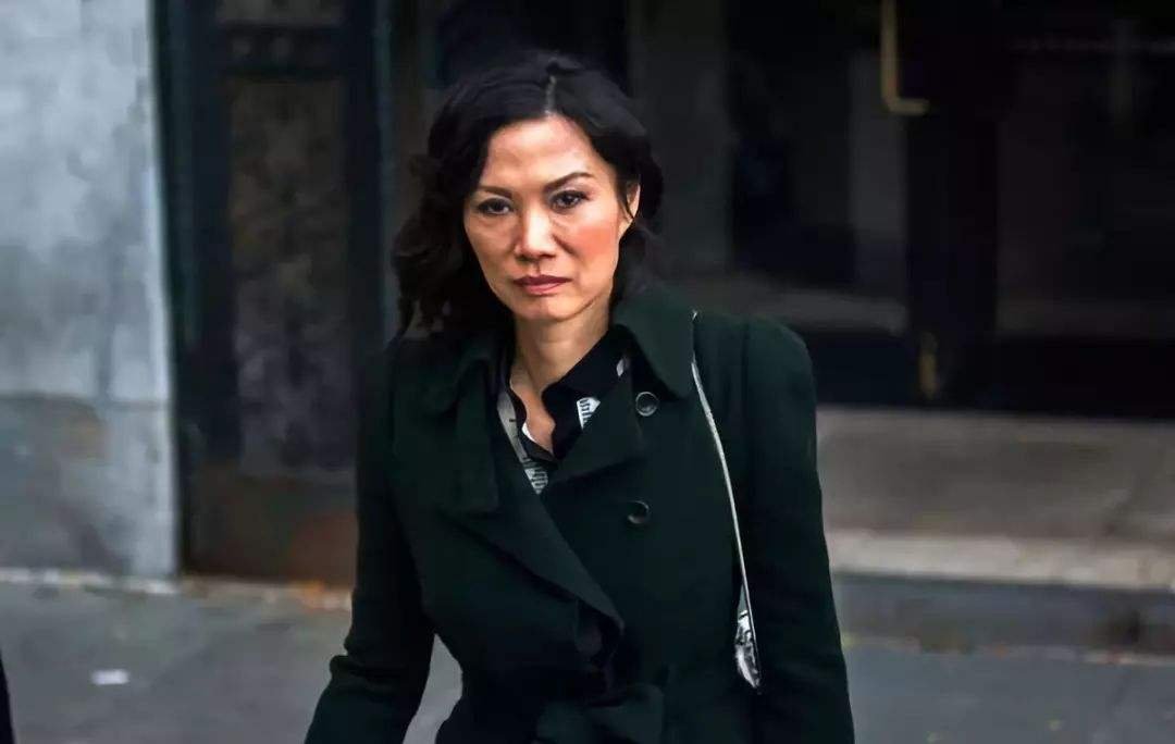 邓文迪不光彩的黑历史无数，为何她还是能像“开挂”一样走上了人生巅峰?