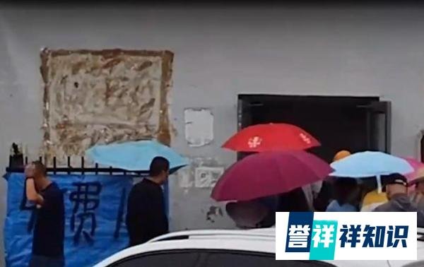 游客吐槽酒泉一加油站上公厕收费1元