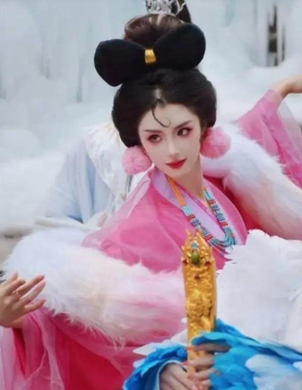 云台山妲己演员忏悔中止工作：因初心为家乡，点击率暴涨！