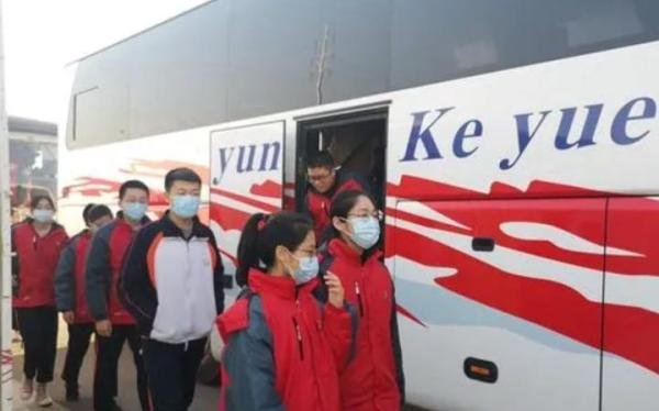 廊坊疫情涉22所学校,停课不停学成常态,张元元也许坑了全廊坊考生