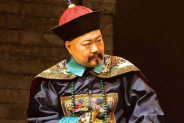 高士奇是个什么样的人？