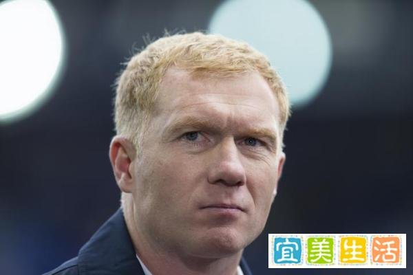 斯科尔斯：退役后复出第一场把我累死，还被埃文斯嘲笑我的球鞋