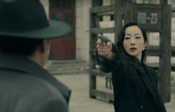 藏了23集，《前行者》韩雪的身份终于公开了，果然不是个好人