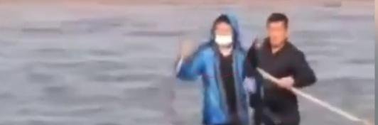 3男子躲疫情管控翻山骑单车返乡 这是咋情况？