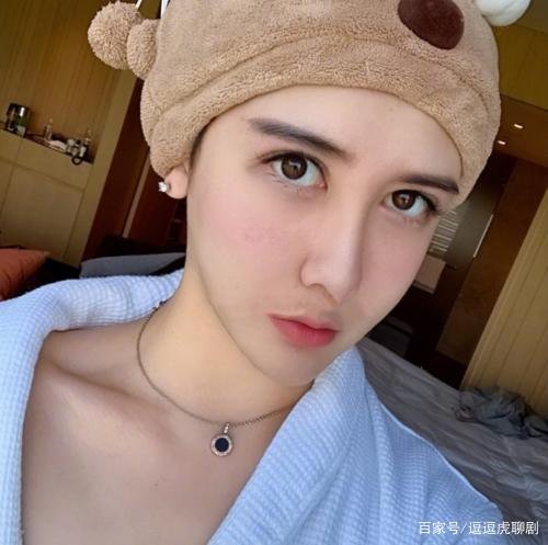 刘梓辰发布近期素颜照,网友看后被吓到,究竟变成什么样?