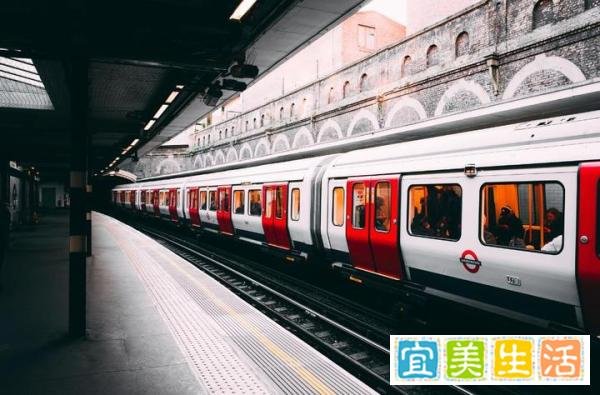 “五一”火车票抢购难度堪比春运？火车票为啥这么难买？