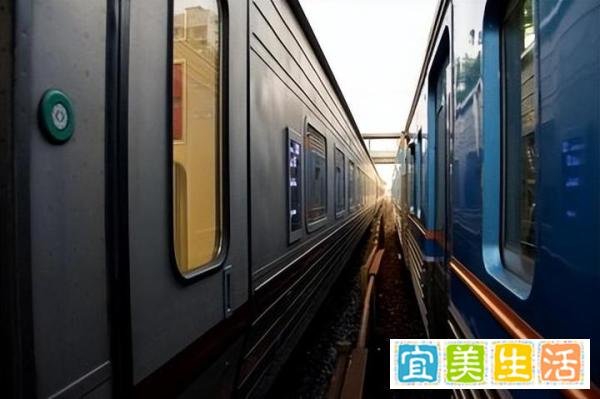 昆铁卫生巾销量过万，仅次于扑克牌！铁路客服回应